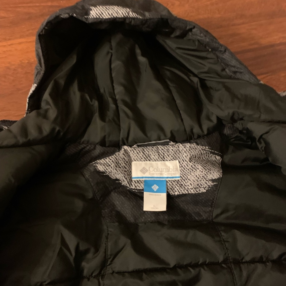 Columbia Youth boys snow jacket. Black/gray camo. Size large.